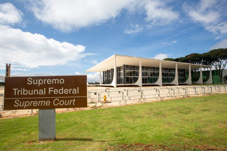 Julgamento sobre porte de maconha para uso pessoal é retomado no STF