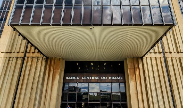 Mercado eleva previsão da inflação de 3,96% para 3,98% em 2024