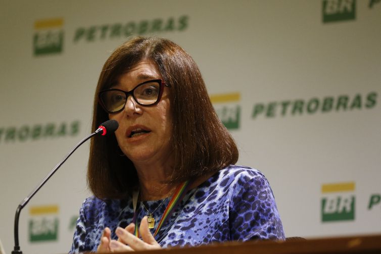 Nova presidente da Petrobras troca três dos oito diretores da estatal