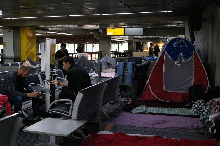 Liminar impede deportação de 70 imigrantes do aeroporto de Guarulhos