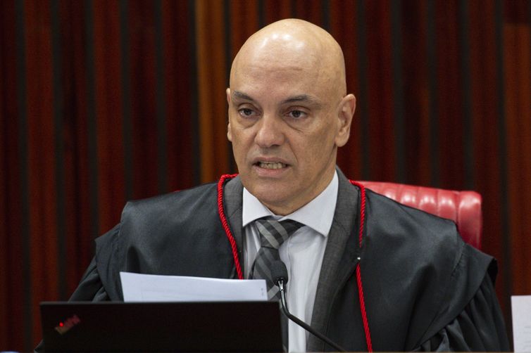 Moraes rejeita recurso do X contra bloqueio de perfis de influenciador