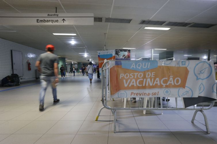 Saúde nega desabastecimento generalizado de vacinas no Brasil