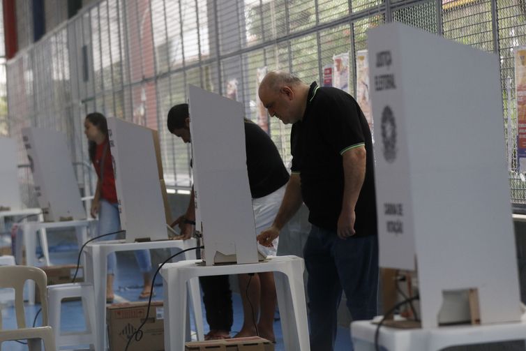 Segundo turno das eleições acontece neste domingo