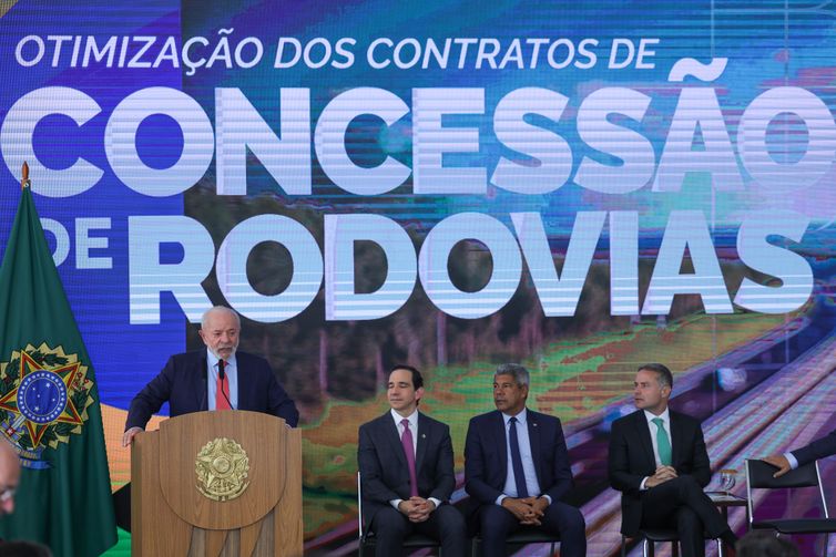 Governo revisa 14 “contratos estressados” de concessão de rodovias