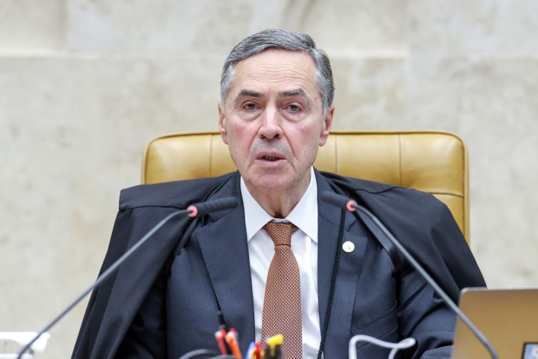 STF esperou Congresso decidir responsabilidade de redes, diz Barroso