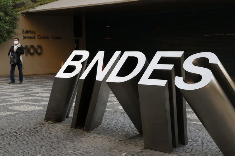 BNDES financia R$ 1,1 bi para exportação de jatos pela Embraer