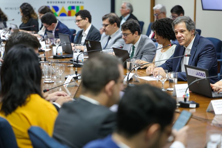 Haddad promete novas medidas de corte de gastos em 2025