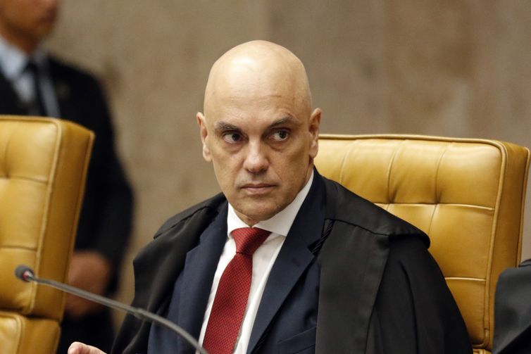 Maioria do STF nega recurso para tirar Moraes do inquérito do golpe