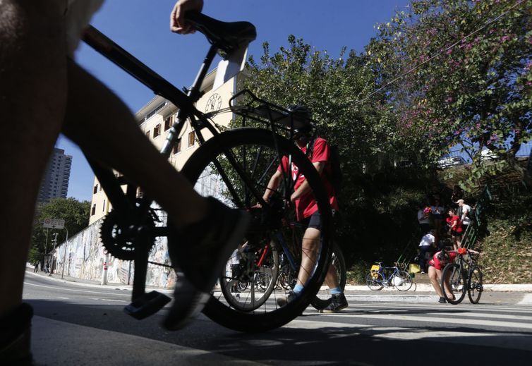 Produção de bicicletas convencionais cai, mas a das elétricas aumenta