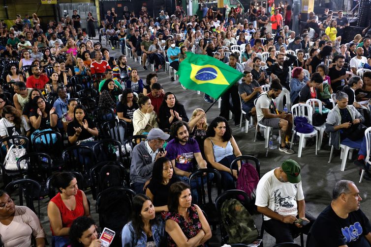 Professores municipais do Rio encerram greve