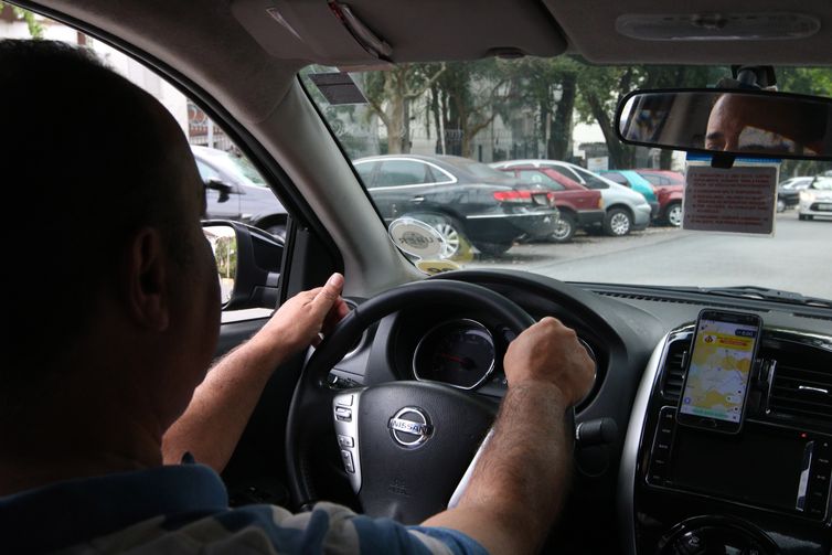 Reforma tributária muda receita bruta de motoristas de aplicativo