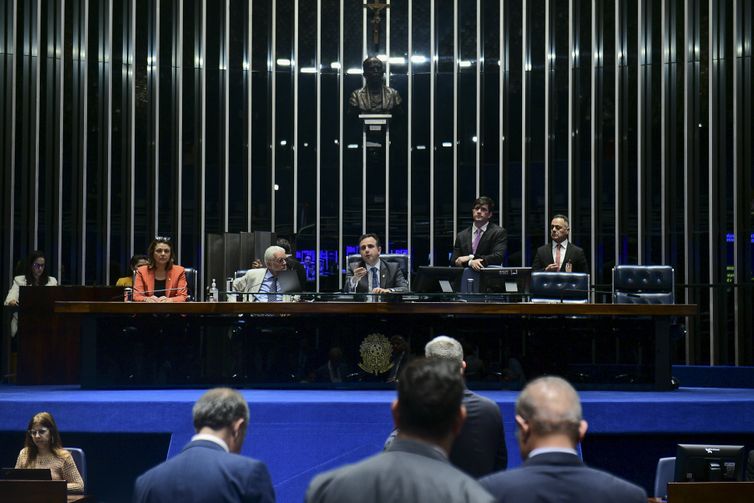 Senado aprova novos limites de gastos públicos em caso de déficit