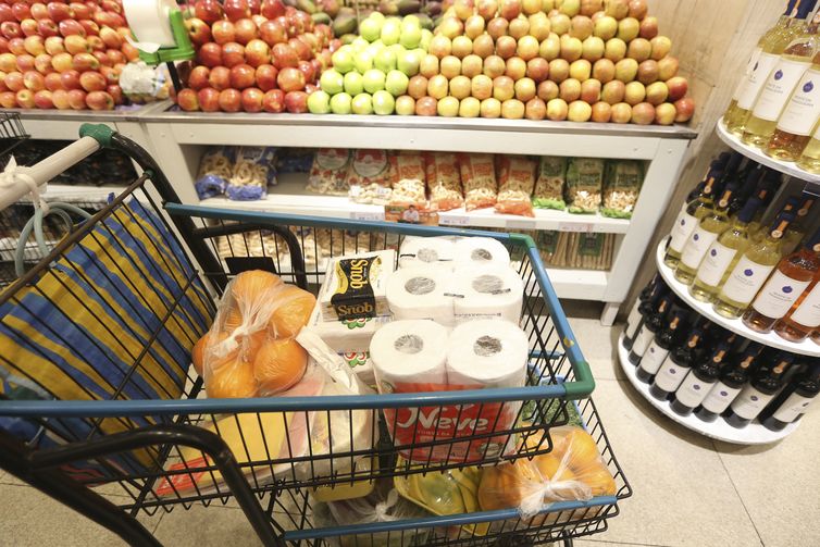 Como reforma tributária afetará preços dos alimentos