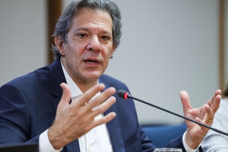 Haddad desmente fake news sobre taxa para veículos com mais de 20 anos