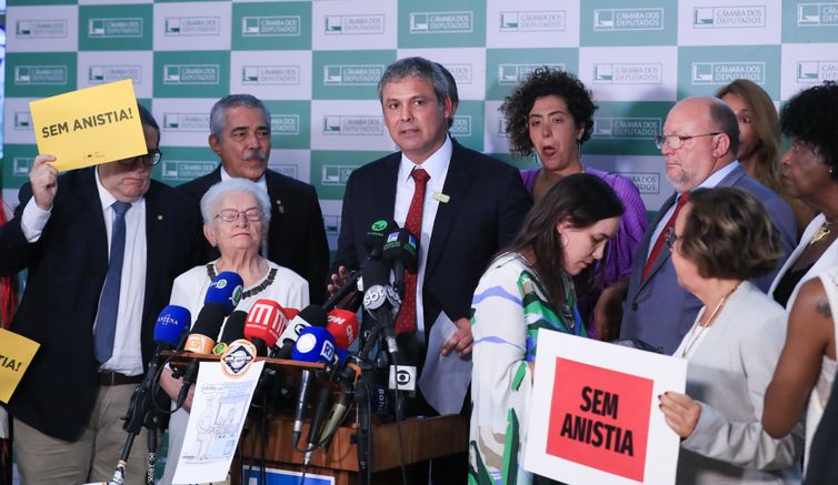 Aliados do governo defendem devido processo legal a golpistas