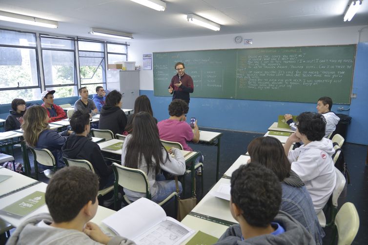 Câmara aprova proposta que proíbe escolas de recusar matrículas