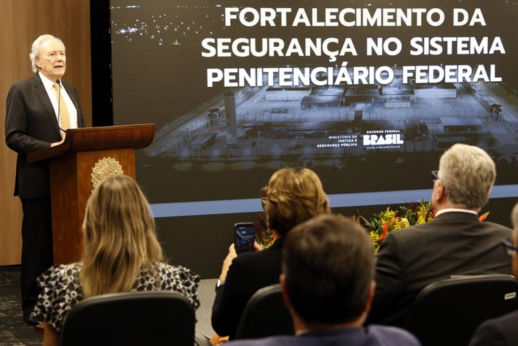 Ministro faz balanço sobre investimento em prisões de segurança máxima