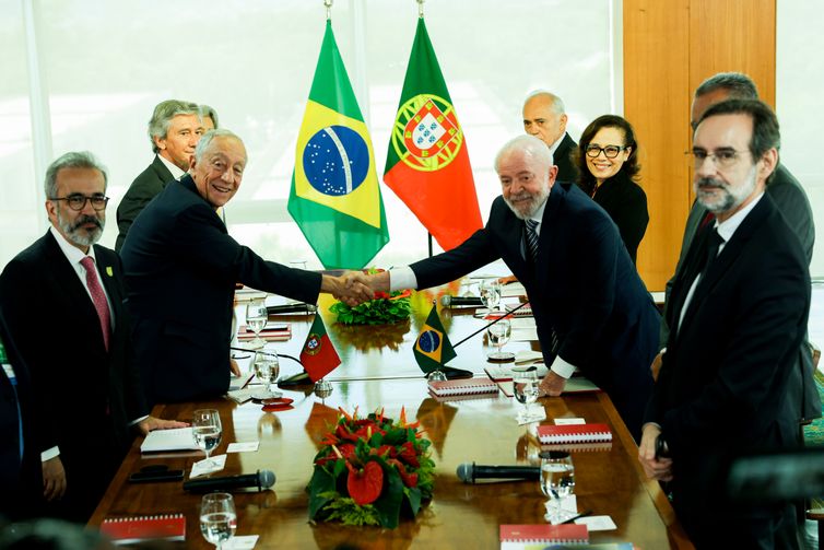 Presidentes do Brasil e Portugal se reúnem para fortalecer cooperação